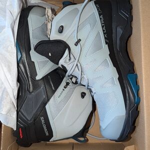 NWT Salomon hiking shoes